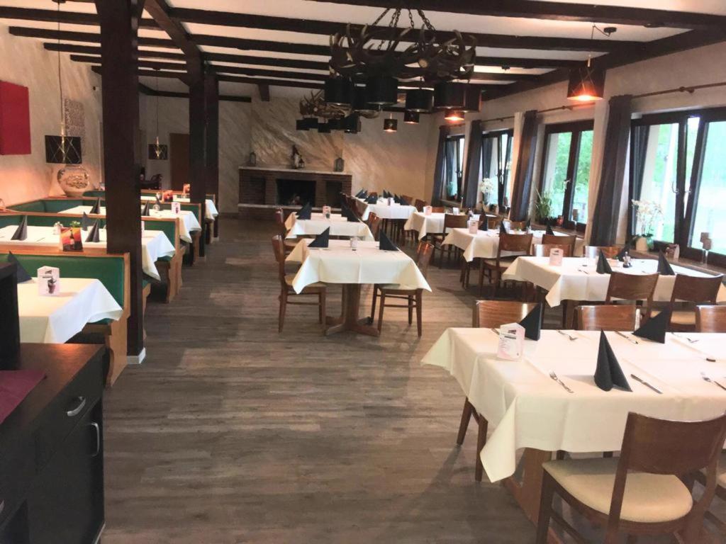 Hotel-Restaurant Hubertus Brome Exterior foto